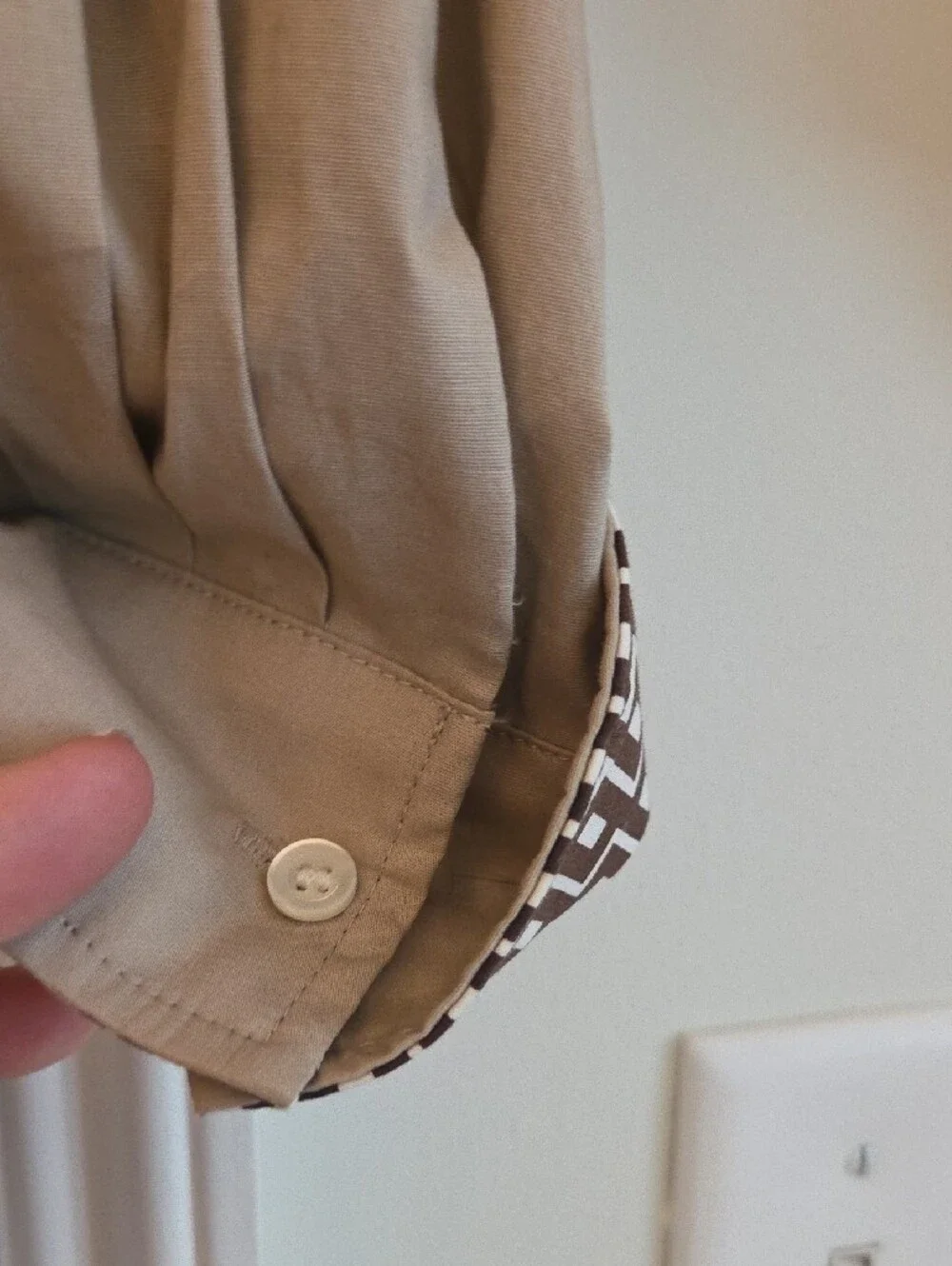 J McLaughlin Women's Long Beige Collared Shirt Dress with Patterned Cuff Detail - Picture 5 of 7